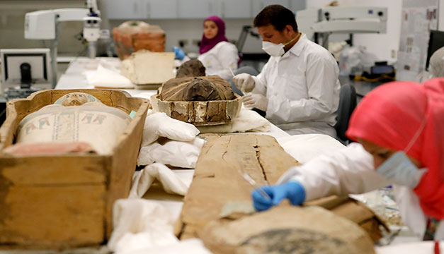 Tutankamón sarcófago dorado 2