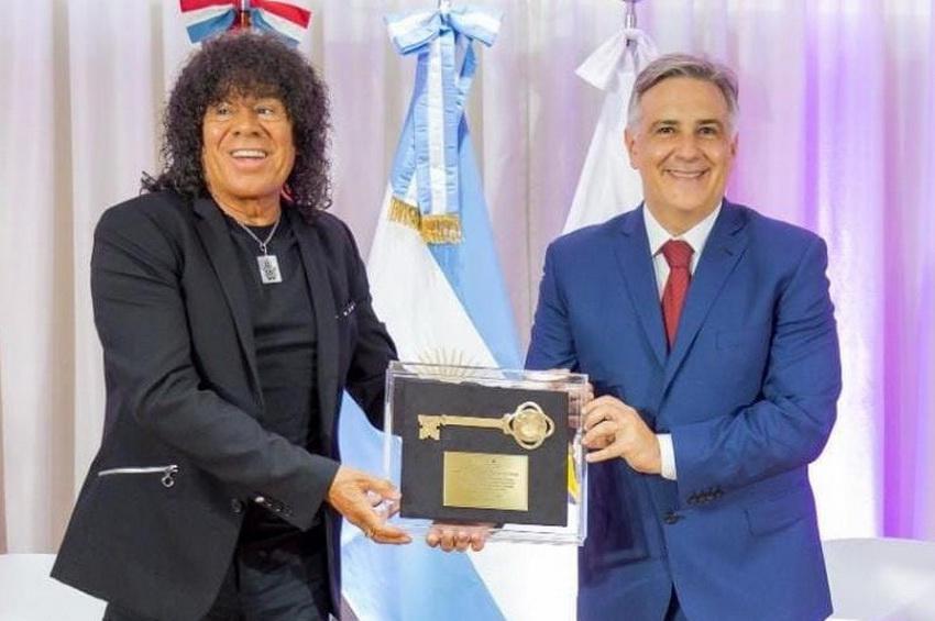 Mona-Jimenez-llave-de-la-ciudad-01_ prensa Municipalidad