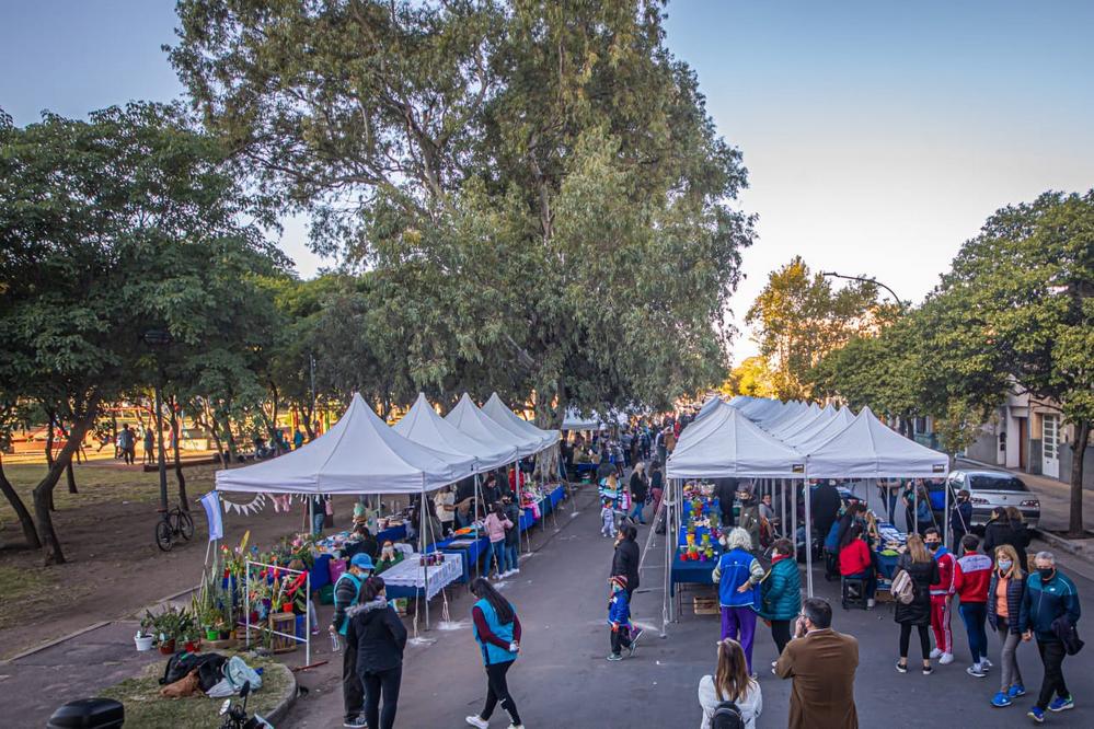 EL OBJETIVO FOTO LLARYORA PASEOS ECONOMIA POPULAR 2