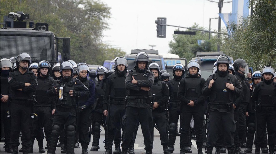 Acampe 9 de Julio policias