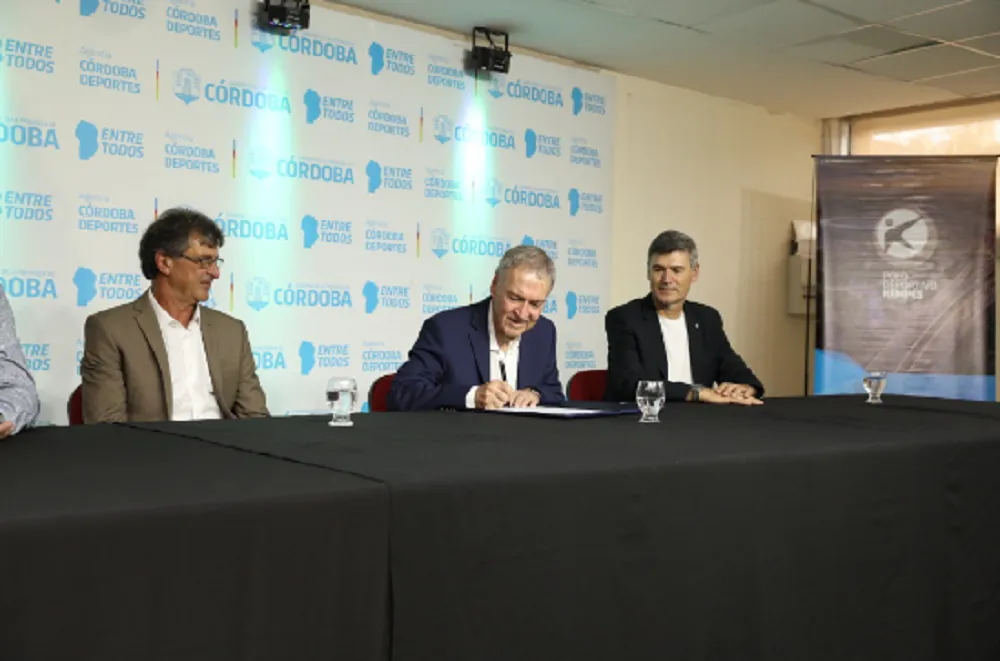 homenaje a Mario Alberto Kempes 3