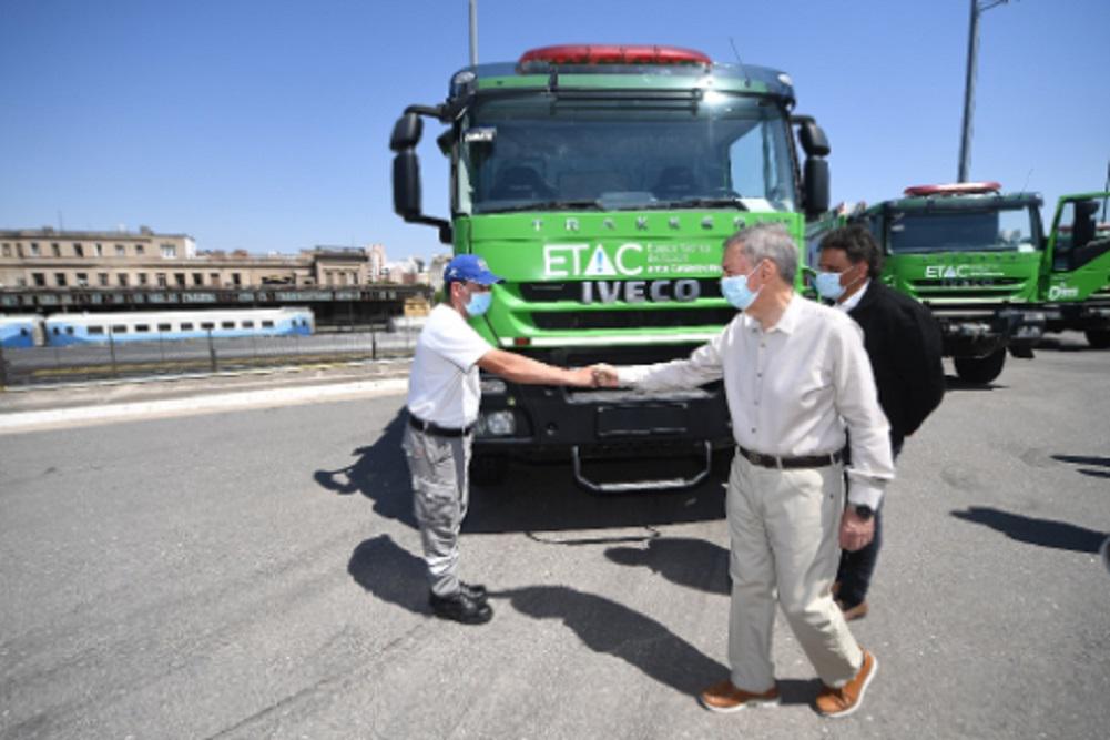 Schiaretti supervisó los nuevos autobombas 2