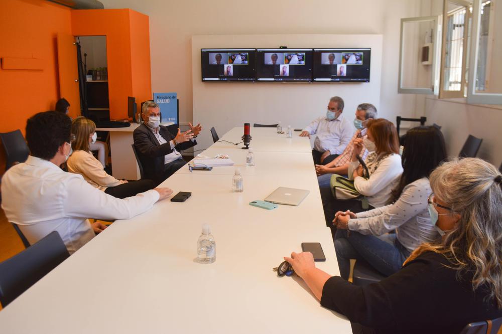 Ministerio de Salud, referentes de la Comisión de Vacunación y directivos de la Sociedad Argentina de Pediatría filial Córdoba