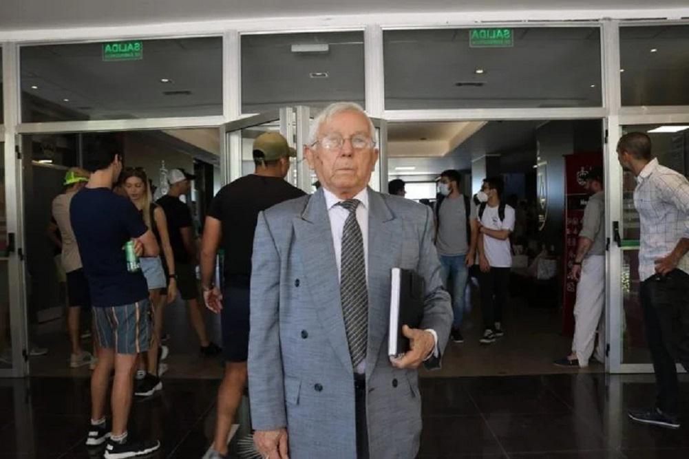 Correntino abuelo se recibio a los 83 años