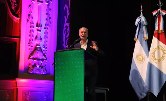 Schiaretti acto de entrega de los Premios Día de la Industria 2022