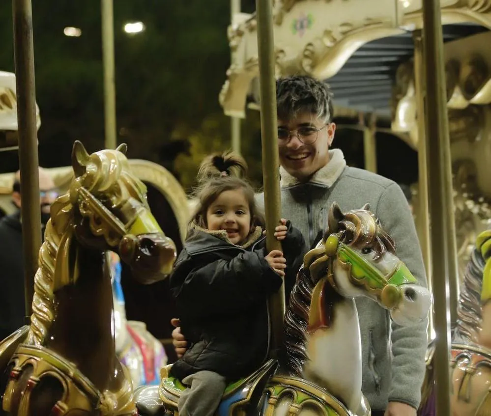 EL OBJETIVO FOTO CÓRDOBA CALESITA PLAZA ALBERDI 2