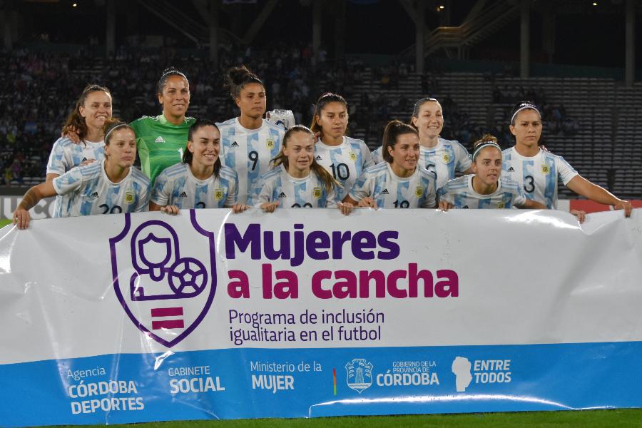 mujeres a la cancha