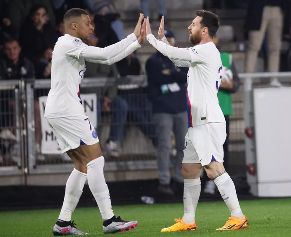 EL OBJETIVO FOTO MESSI MBAPPE TWITTER PSG