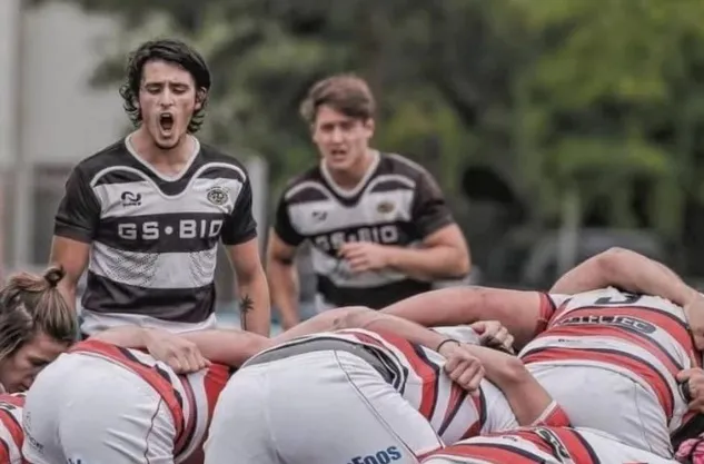 Benjamín disputando un partido de rugby