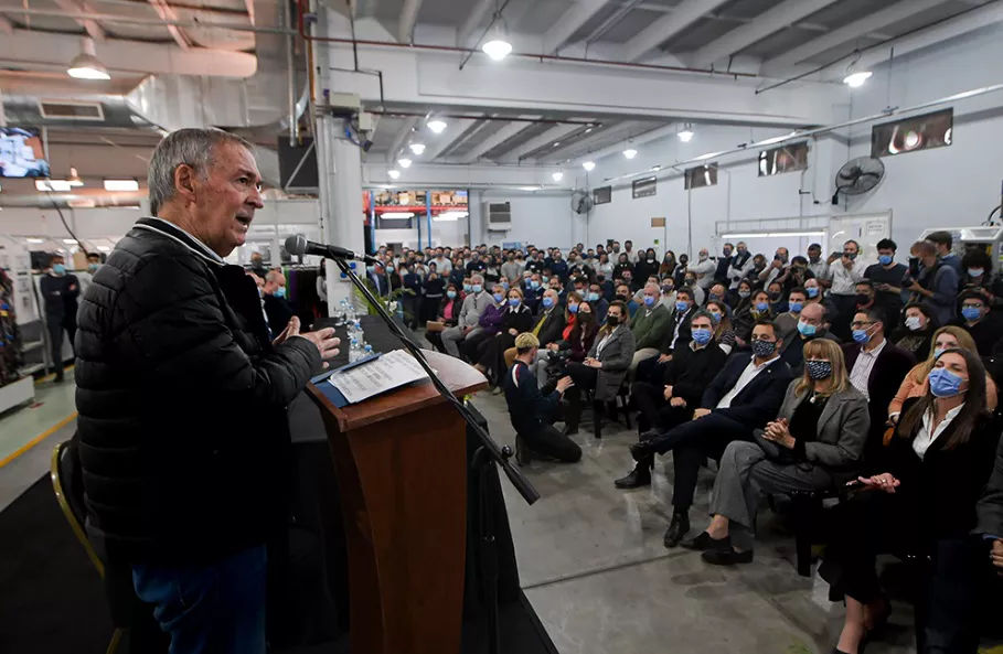 Juan Schiaretti presentó el Programa de Inserción Laboral 4