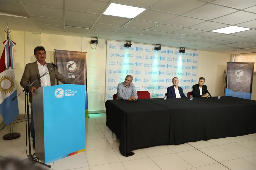 homenaje a Mario Alberto Kempes 4