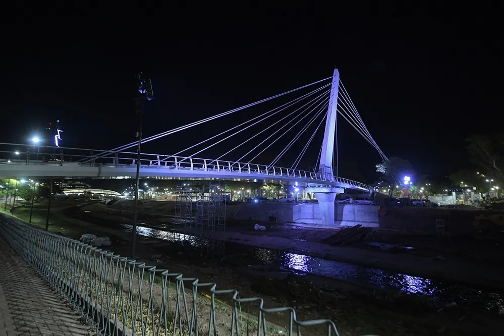 EL OBJETIVO FOTO PUENTE LAS HERAS 1