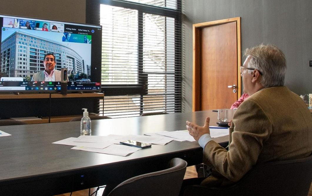 Llaryora participó del webinario internacional 2