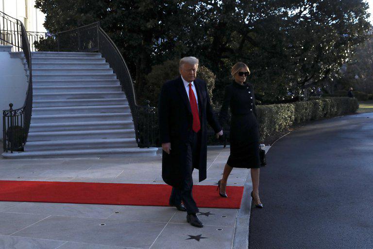 El presidente saliente de Estados Unidos, Donald Trump, y su esposa Melania Trump ya abandonaron la Casa Blanca