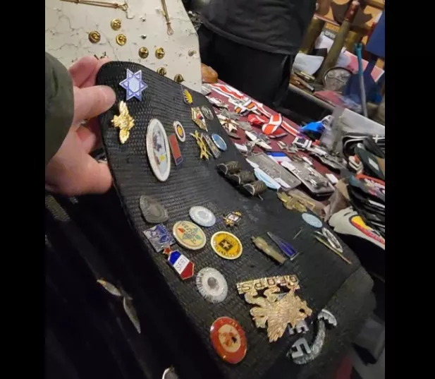 detuvieron por vender elementos con simbología nazi 2