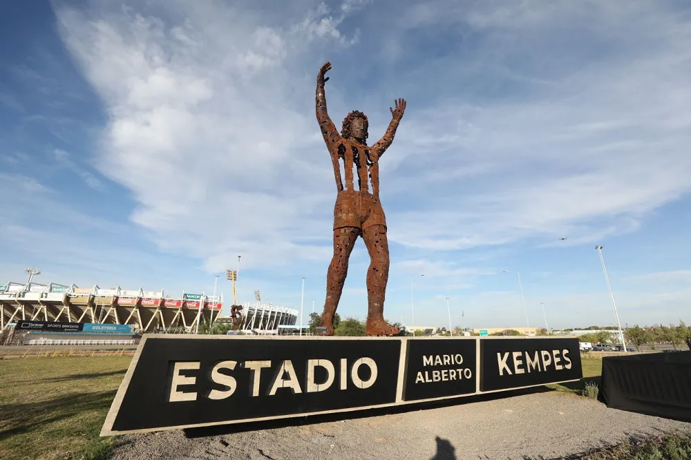 homenaje a Mario Alberto Kempes 2