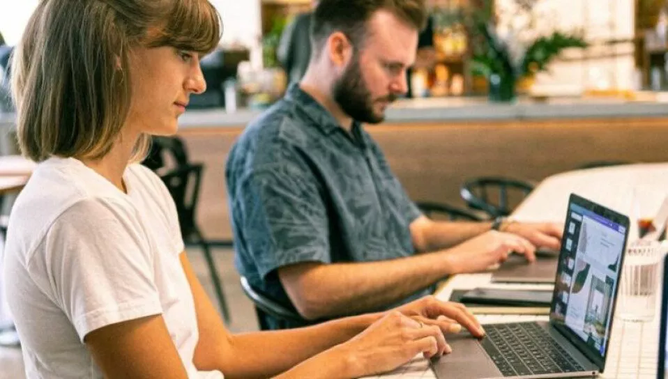 cba mujeres programando