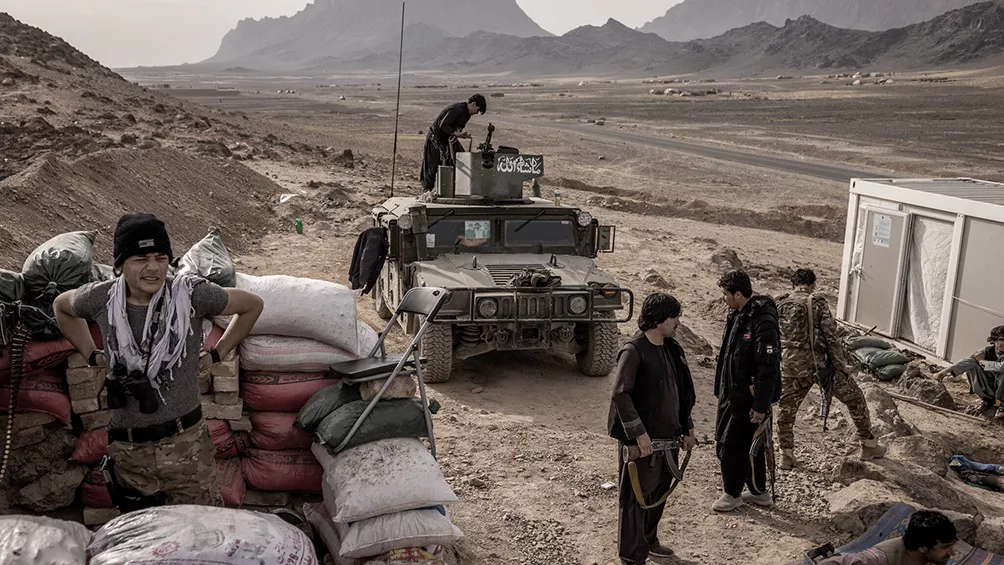 Los talibanes rodearon Kabul y el presidente Ghani huyó de Afganistán