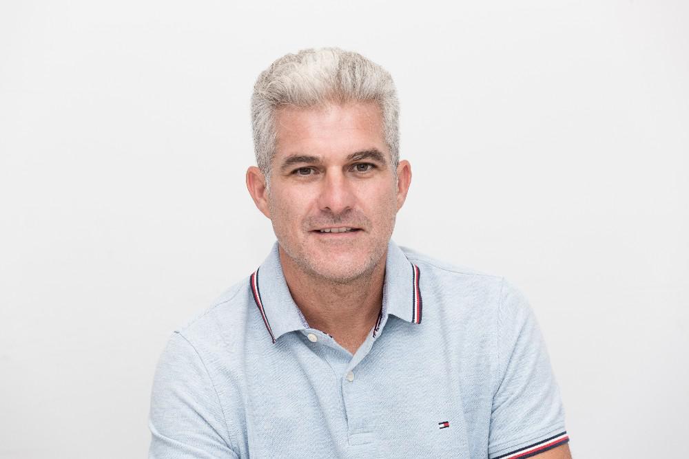 Director Comercial, Sebastián Santiago---