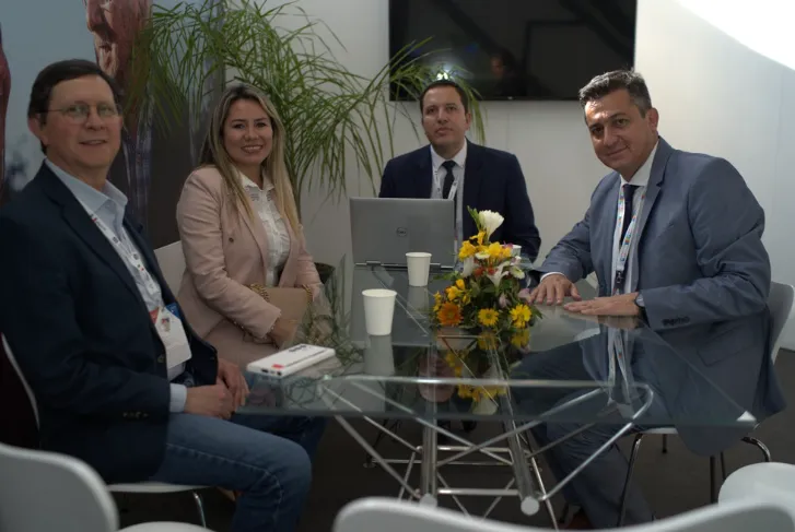 Lastra con funcionarios de Paraguay