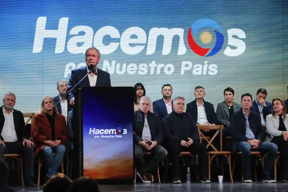 EL OBJETIVO FOTO LANZAMIENTO SCHIARETTI TWITTER 2