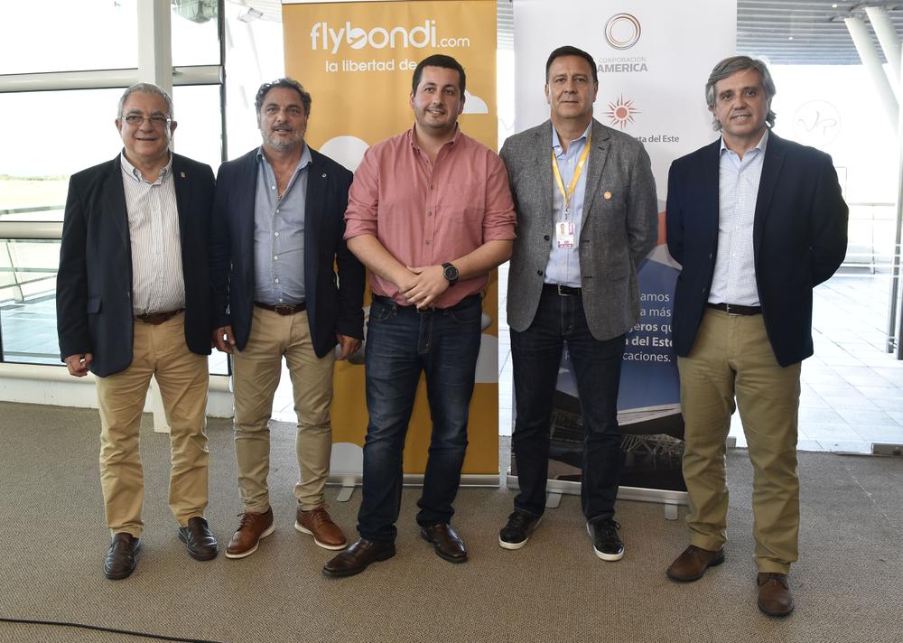 ACTO INAUGURAL PDP - (Izq a Der) 1 - Luis Borsari, Dir. Gral. de Turismo, Int. de Maldonado 2 -  Dr. Diego Echeverría, Secretario Gral. Int. de Maldonado 3 - Esteban Tossutti, Dir. Relaciones con Gob. Flybondi 4