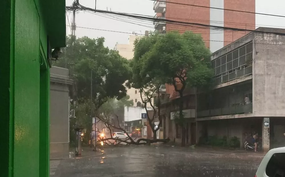 EL OBJETIVO FOTO TORMENTA ROSARIO TWITTER RADIO 2 2