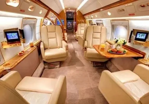 el avión privado