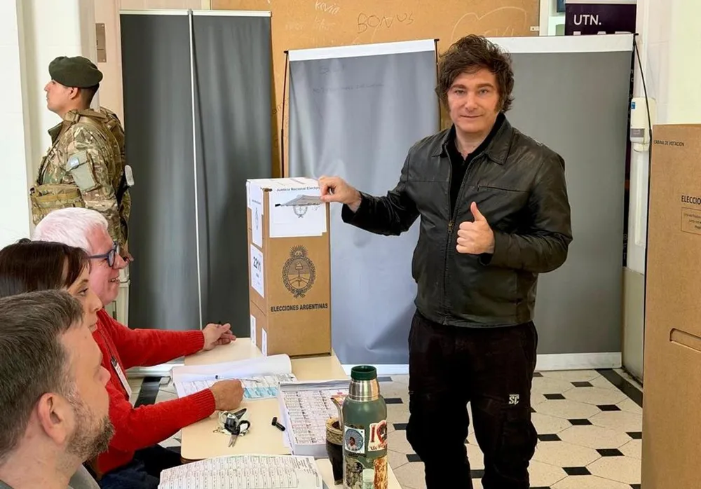 javier milei votando 2025