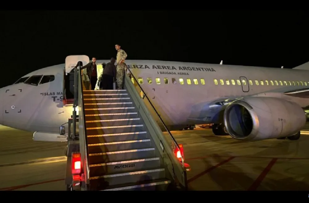 vuelo con 90 argentinos evacuados de Tel Aviv