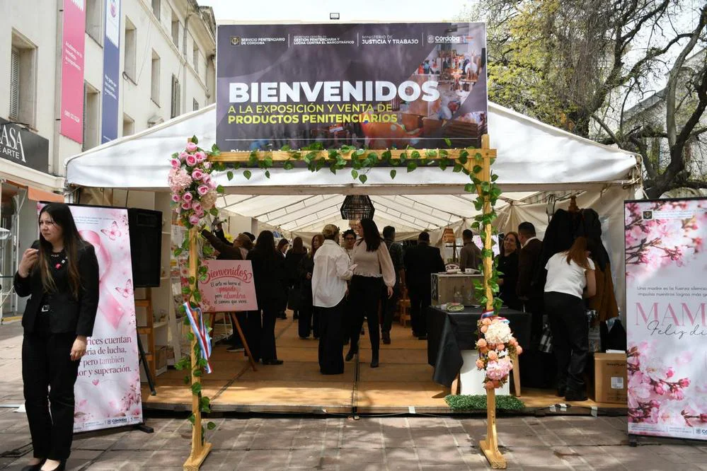 EL OBJETIVO FOTO FERIA PRESOS PEATONAL