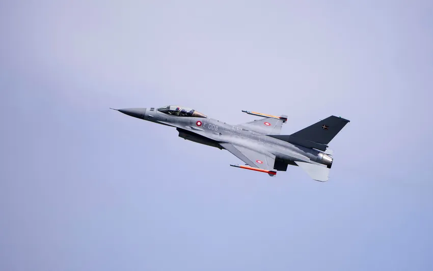 jet-de-combate-F-16_ NA