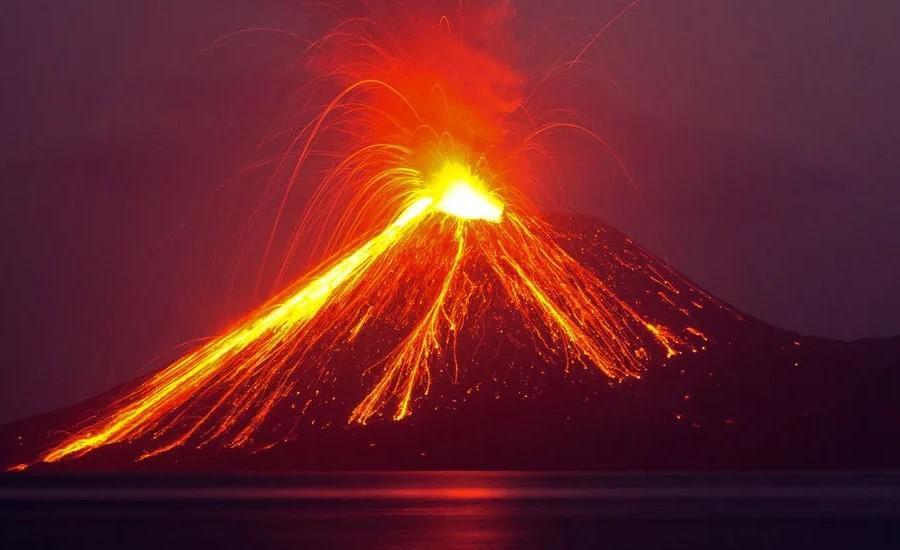 Erupción Del Temible Volcán Krakatoa