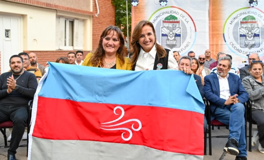 primer izamiento de la bandera de Deán Funes