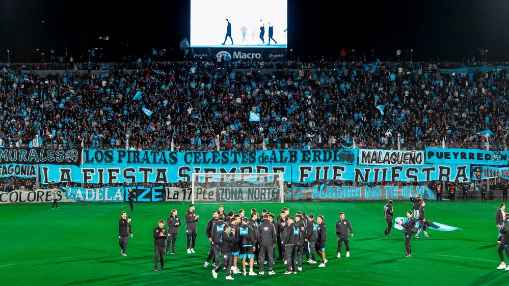 EL OBJETIVO FOTO BELGRANO BANDERAZO PREVIA CLASICO 3
