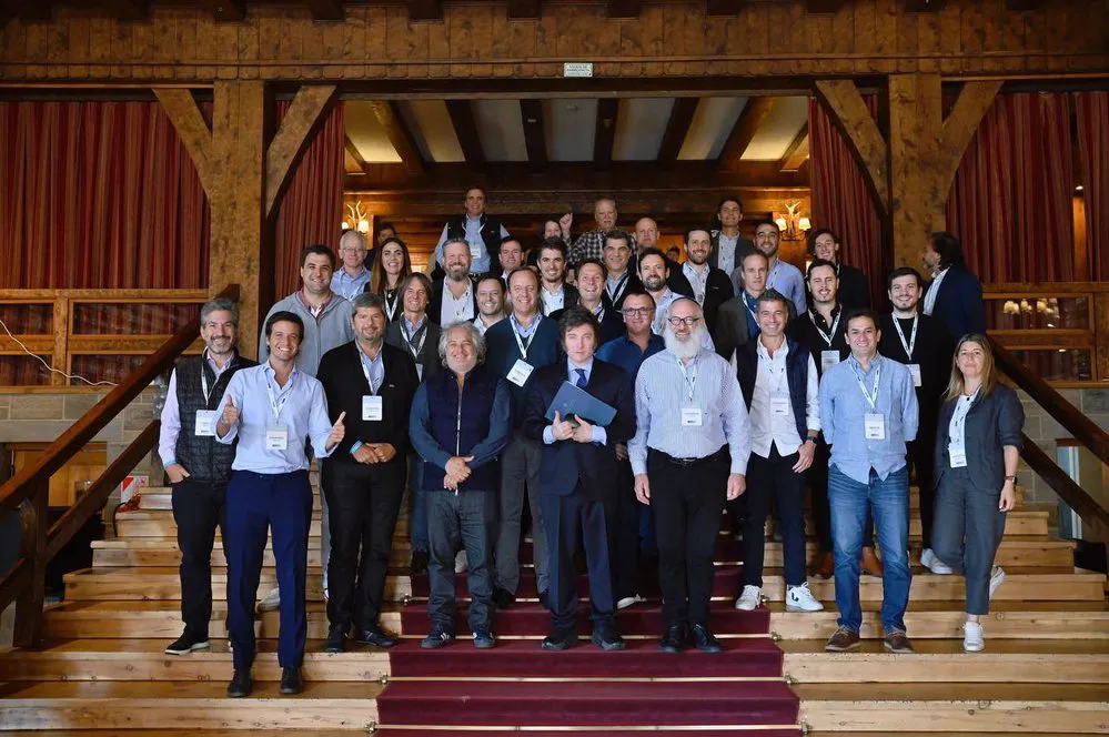 EL OBJETIVO FOTO MILEI EMPRESARIOS FORO LLAO LLAO NA