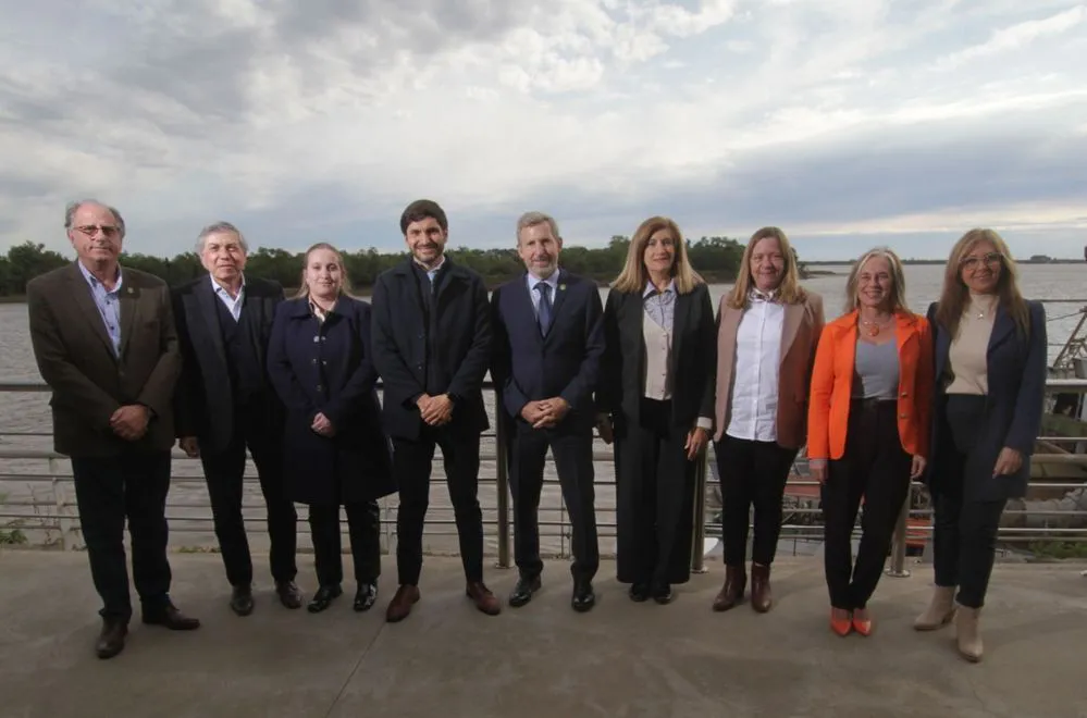 ESPECIAL REGION CENTRO FOTO REUNION MESA POLITICAS SOCIALES PARANA 1