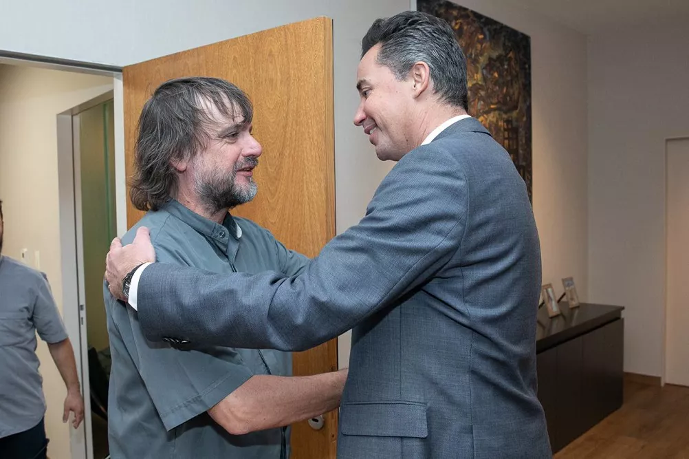 Manuel Calvo recibió al padre “Pepe” Di Paola 1