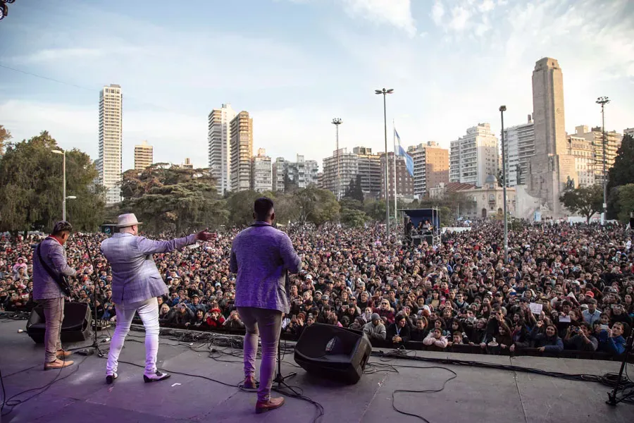EL OBJETIVO FOTO ROSARIO DÍA DE LA BANDERA MONUMENTO 2