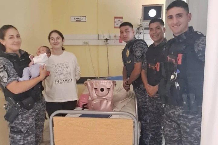 policías salvaron a una bebé
