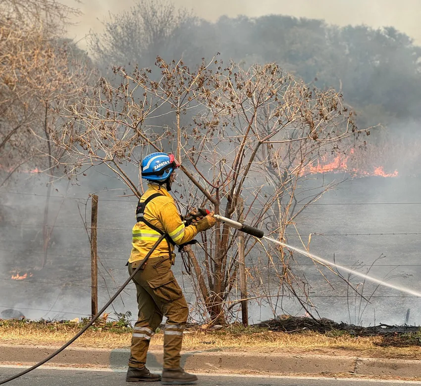 Incendios-bomberos_ prensa Gobierno