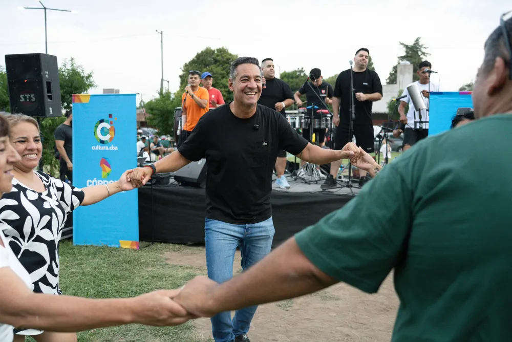 la Kermés y Cine bajo las Estrellas