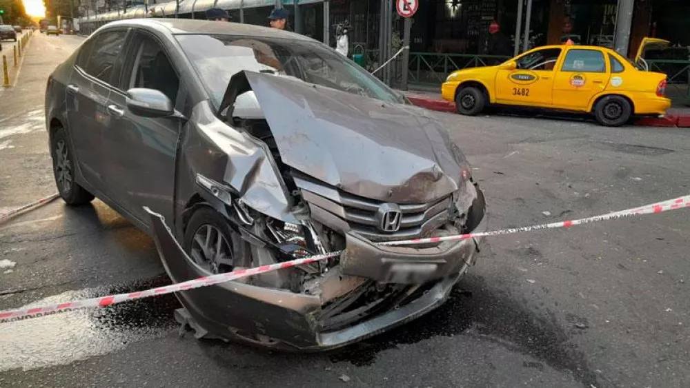 accidente-auto-taxi-centro-cordoba
