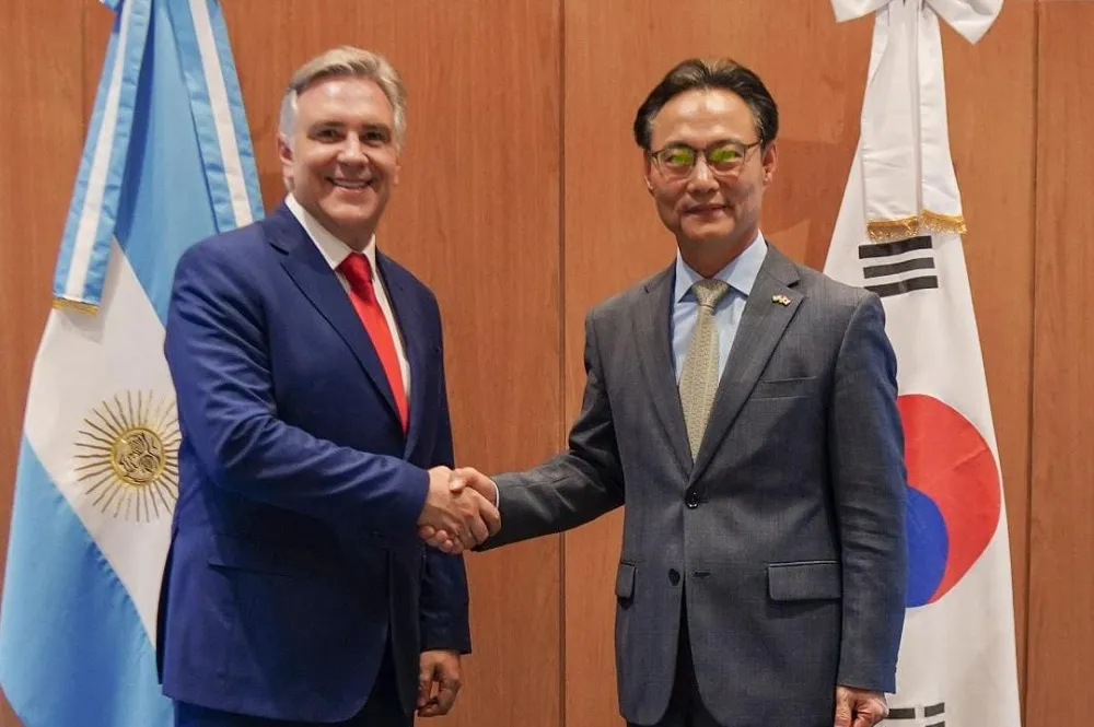 Llaryora recibió al embajador de la República de Corea