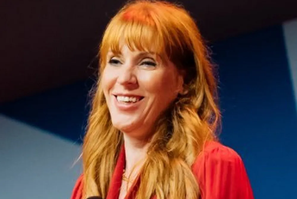 EL OBJETIVO FOTO ANGELA RAYNER X
