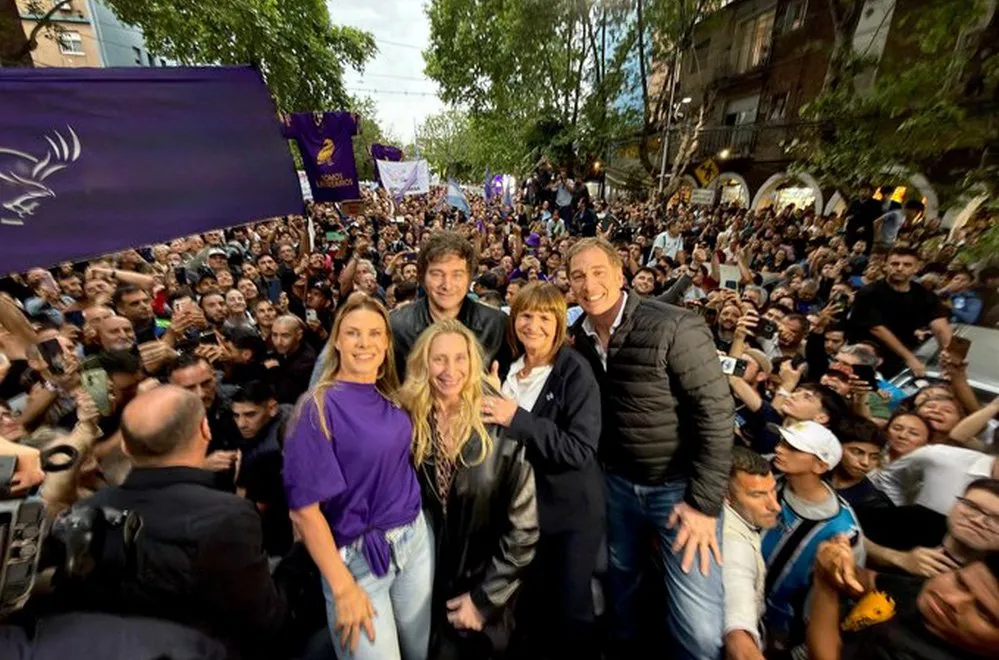 EL OBJETIVO FOTO MILEI CAMPAÑA TRES DE FEBRERO X