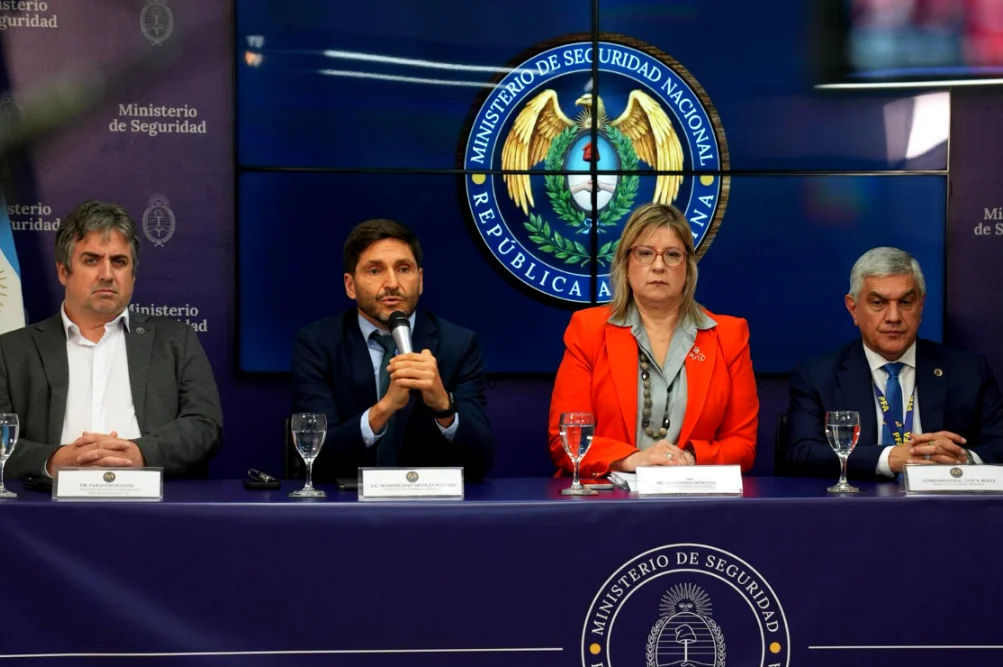 Pullaro, junto a la ministra de Seguridad de la Nación, Alejandra Monteoliva