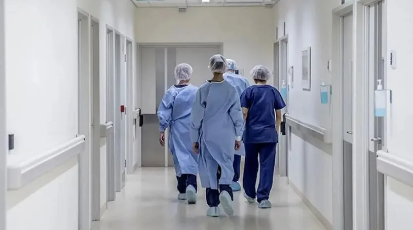 médicos