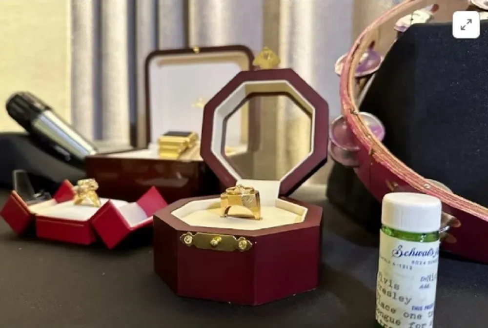Los anillos y el pastillero de Elvis Presley
