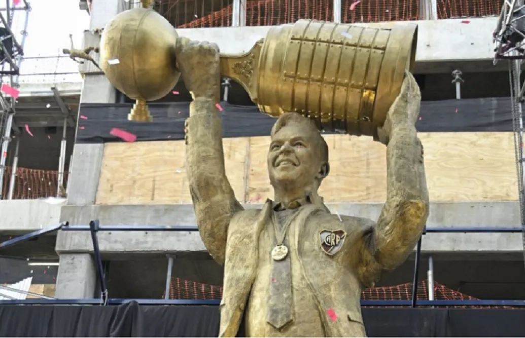 Estatua Gallardo river